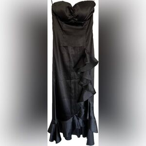 3/$25❤️Brand new strapless split maxi dress